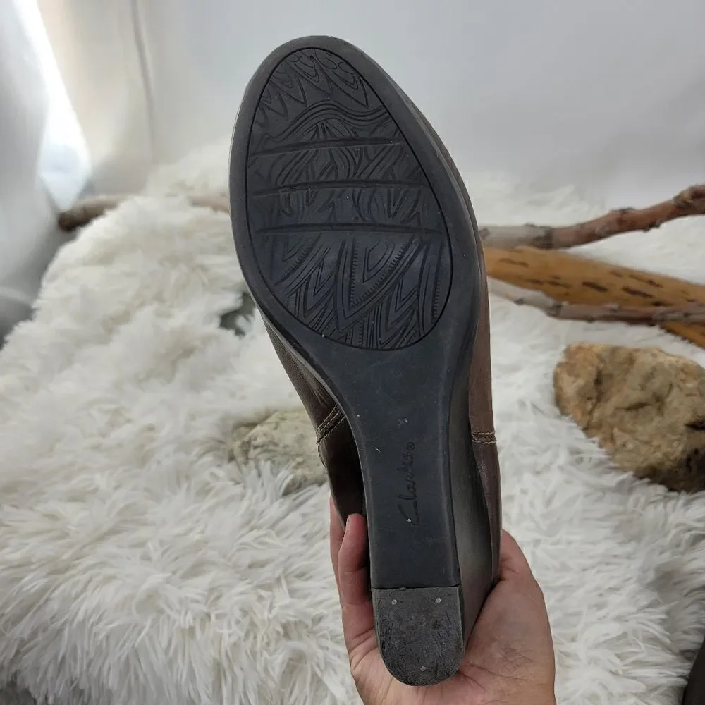 Clarks brown short wedge booties (U) - Picture 10 of 12